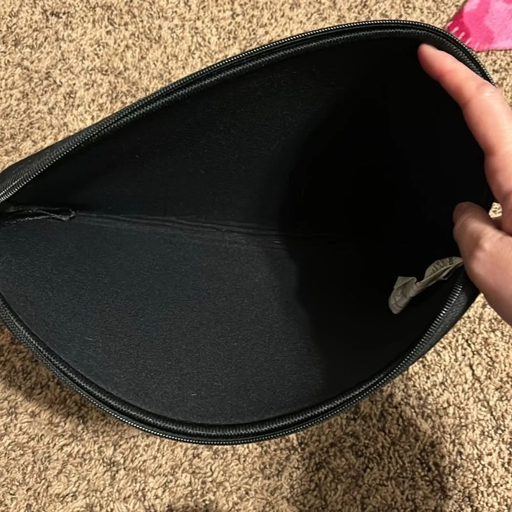 Amazon basic black laptop/ tablet sleeve with zipper top and padded